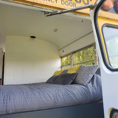 Nuit Insolite Dans Un School Bus Americain Walcourt