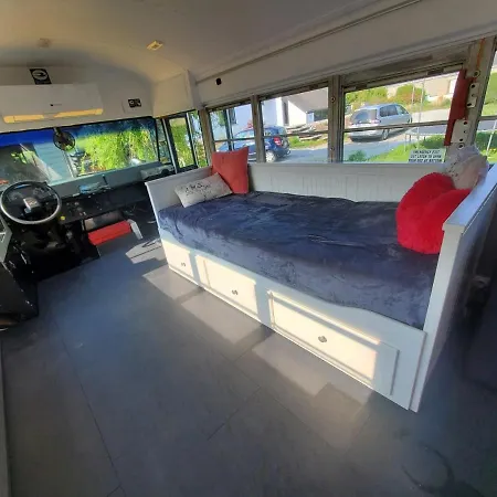 Holiday home Nuit Insolite Dans Un School Bus Americain *